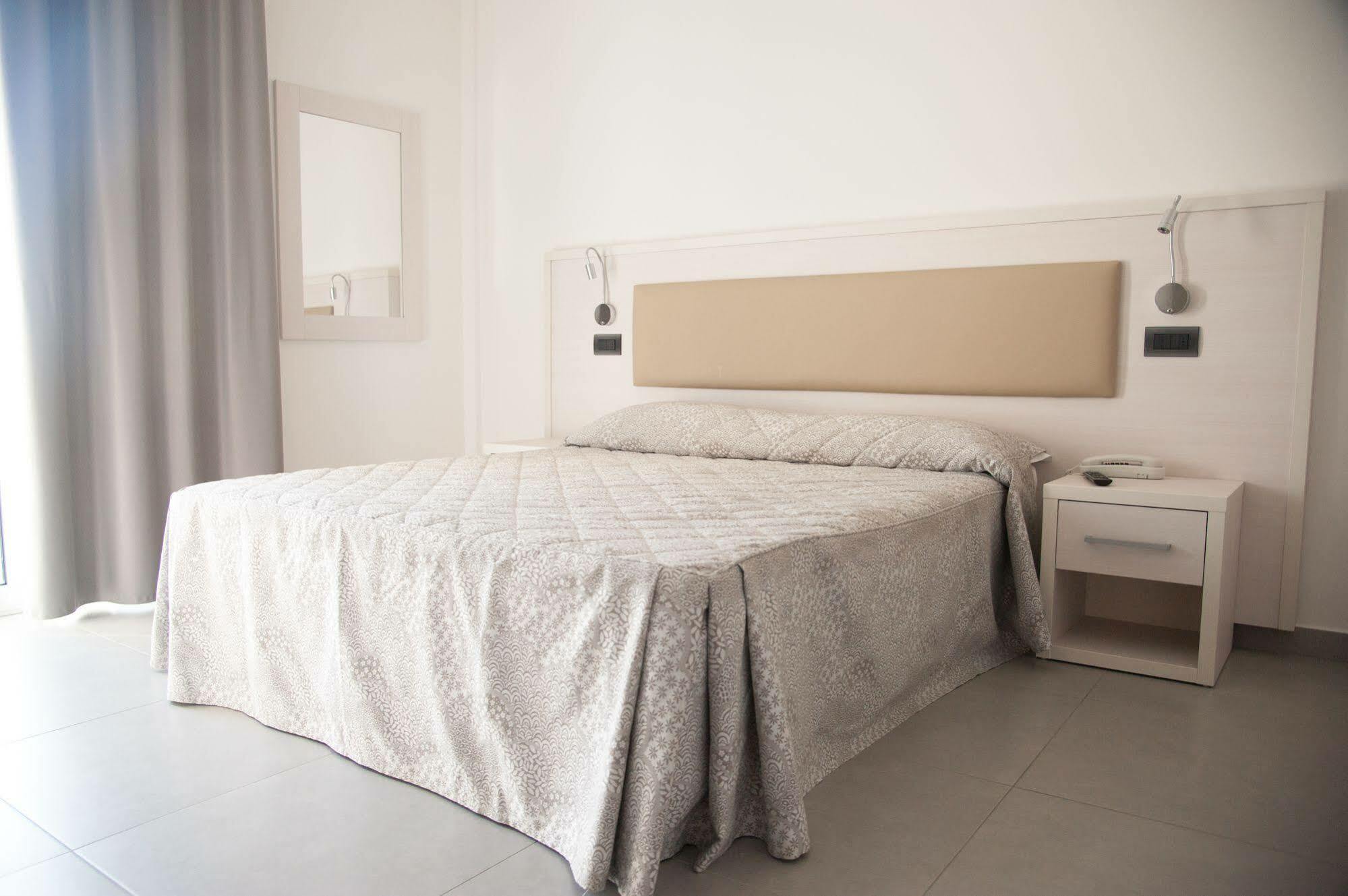 Residence Hotel Albachiara Rimini Exteriör bild